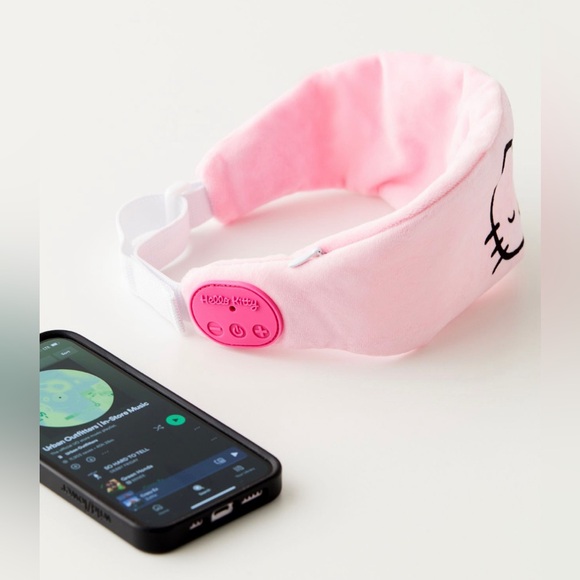 Hello Kitty Bluetooth eye mask. - Picture 3 of 5